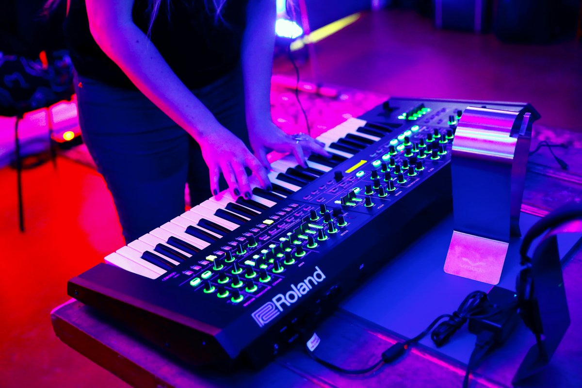 Roland’s System-8 Synthesizer yang Bisa Lakukan Apapun